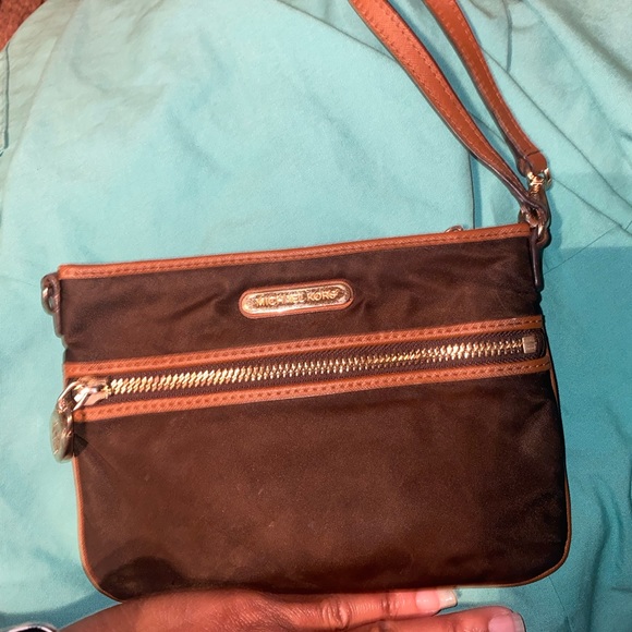 Michael Kors wristlet - Picture 3 of 4